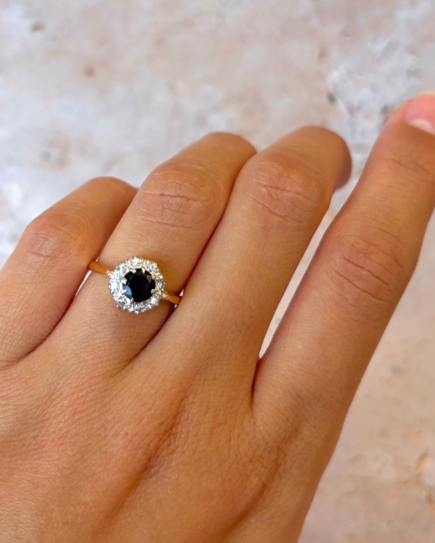 Bague Marguerite Saphir 0.80 carat &amp; Diamants "Sofia" - Elliade Paris