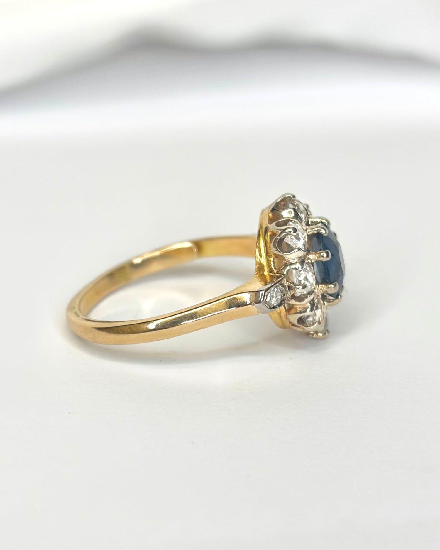 Bague Marguerite Saphir 0.80 ct &amp; Diamants 0.44 ct "Claudia" - Elliade Paris