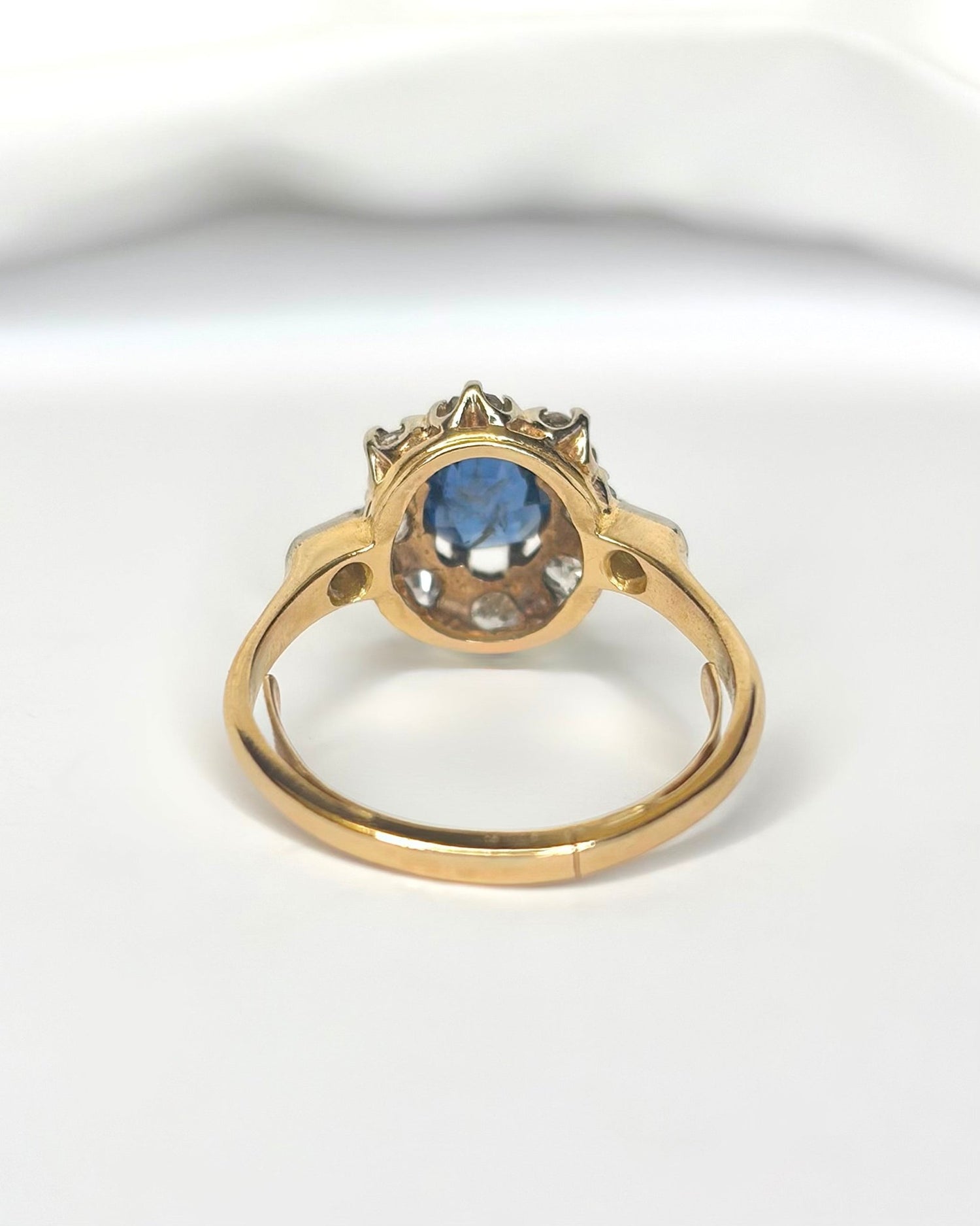 Bague Marguerite Saphir 0.80 ct &amp; Diamants 0.44 ct "Claudia" - Elliade Paris