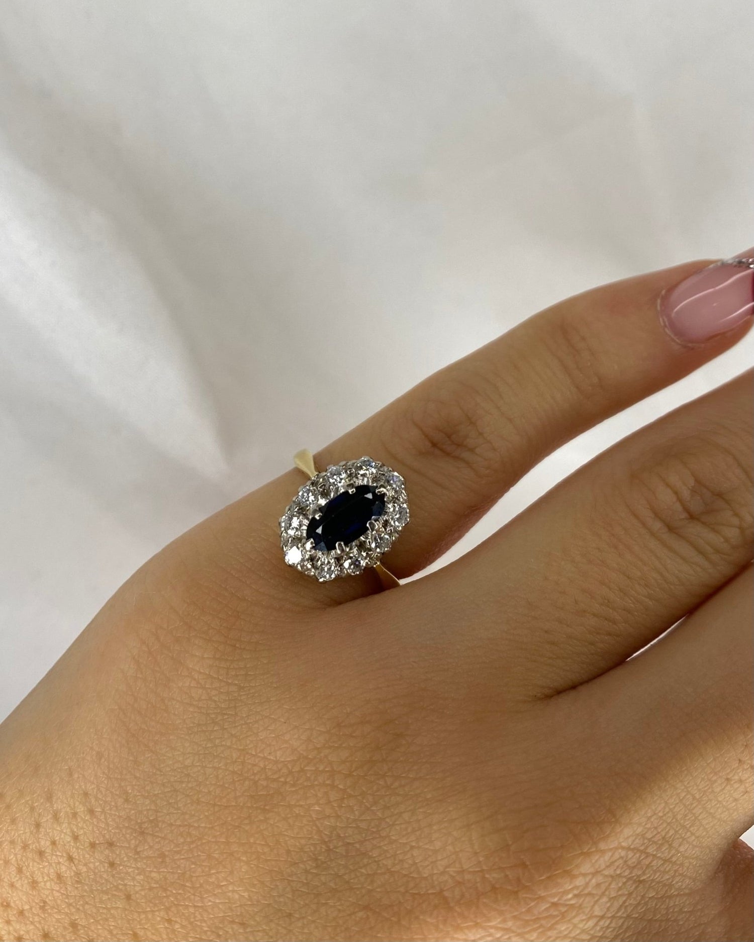 Bague Marguerite Saphir 0.82 carat &amp; Diamants 0.30 carat &quot;Laurine&quot; - Elliade Paris