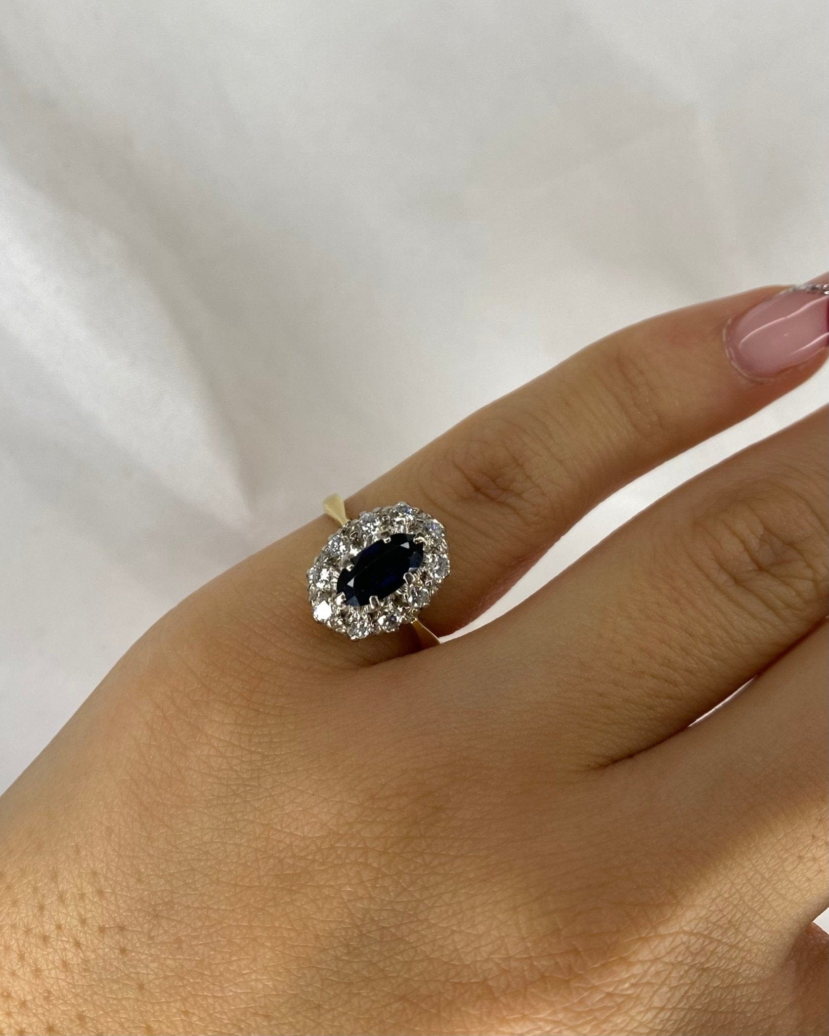 Bague Marguerite Saphir 0.82 carat &amp; Diamants 0.30 carat "Laurine" - Elliade Paris