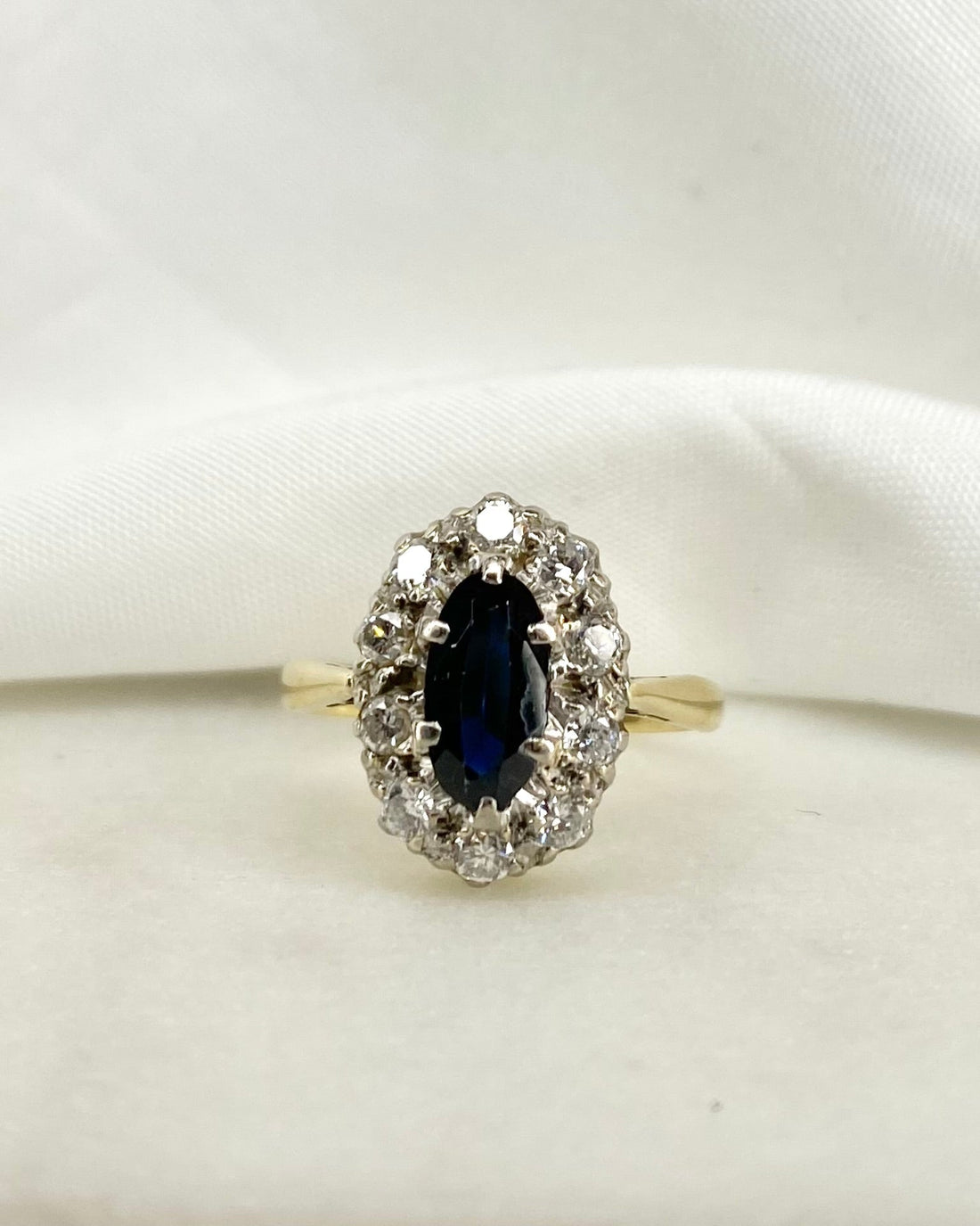 Bague Marguerite Saphir 0.82 carat &amp; Diamants 0.30 carat &quot;Laurine&quot; - Elliade Paris