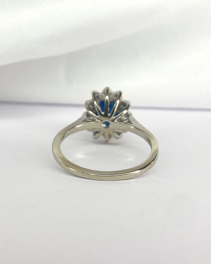 Bague Marguerite Saphir 0.84 carat &amp; Diamants 0.36 carat "Annie" - Elliade Paris