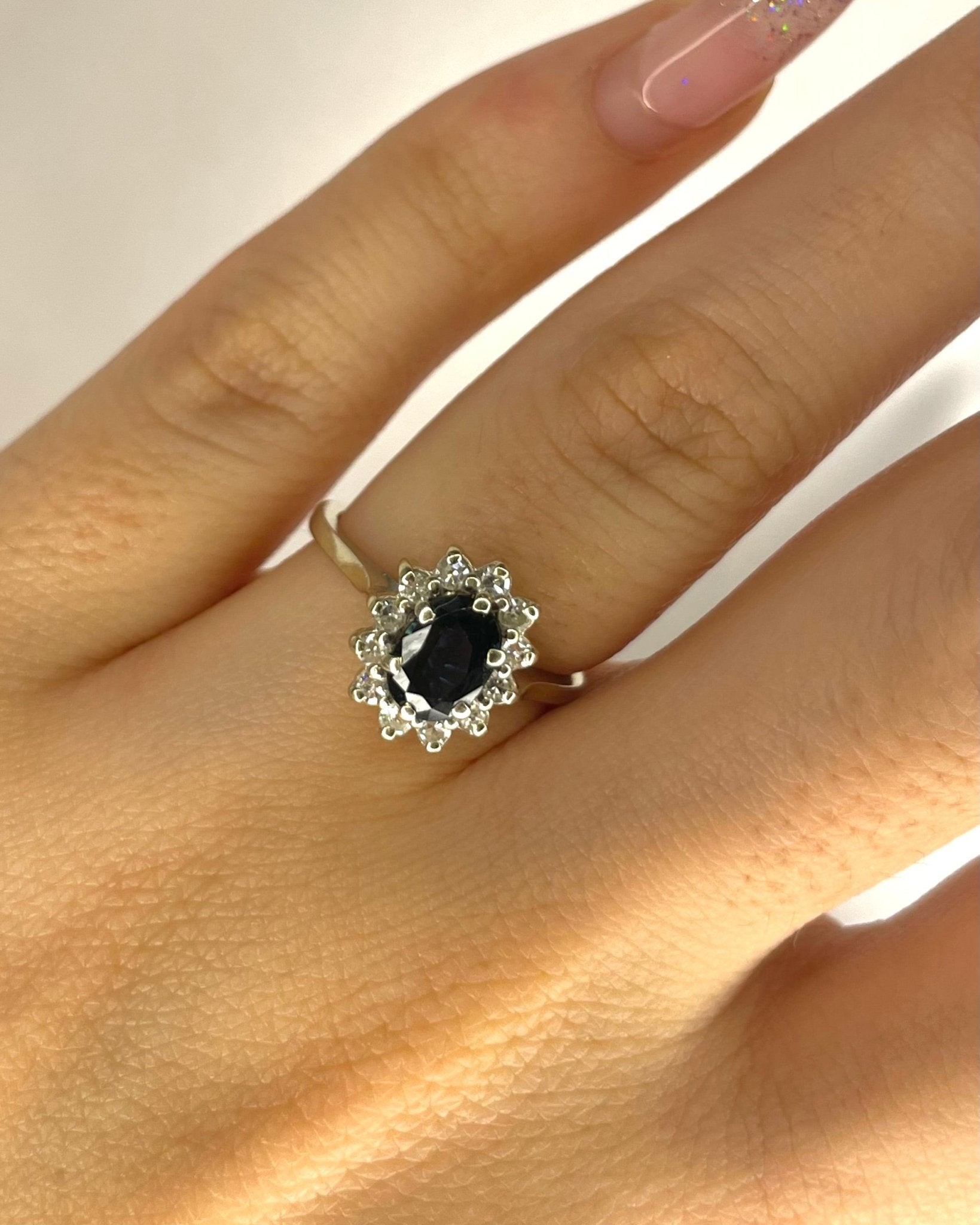 Bague Marguerite Saphir 0.84 carat &amp; Diamants 0.36 carat "Annie" - Elliade Paris