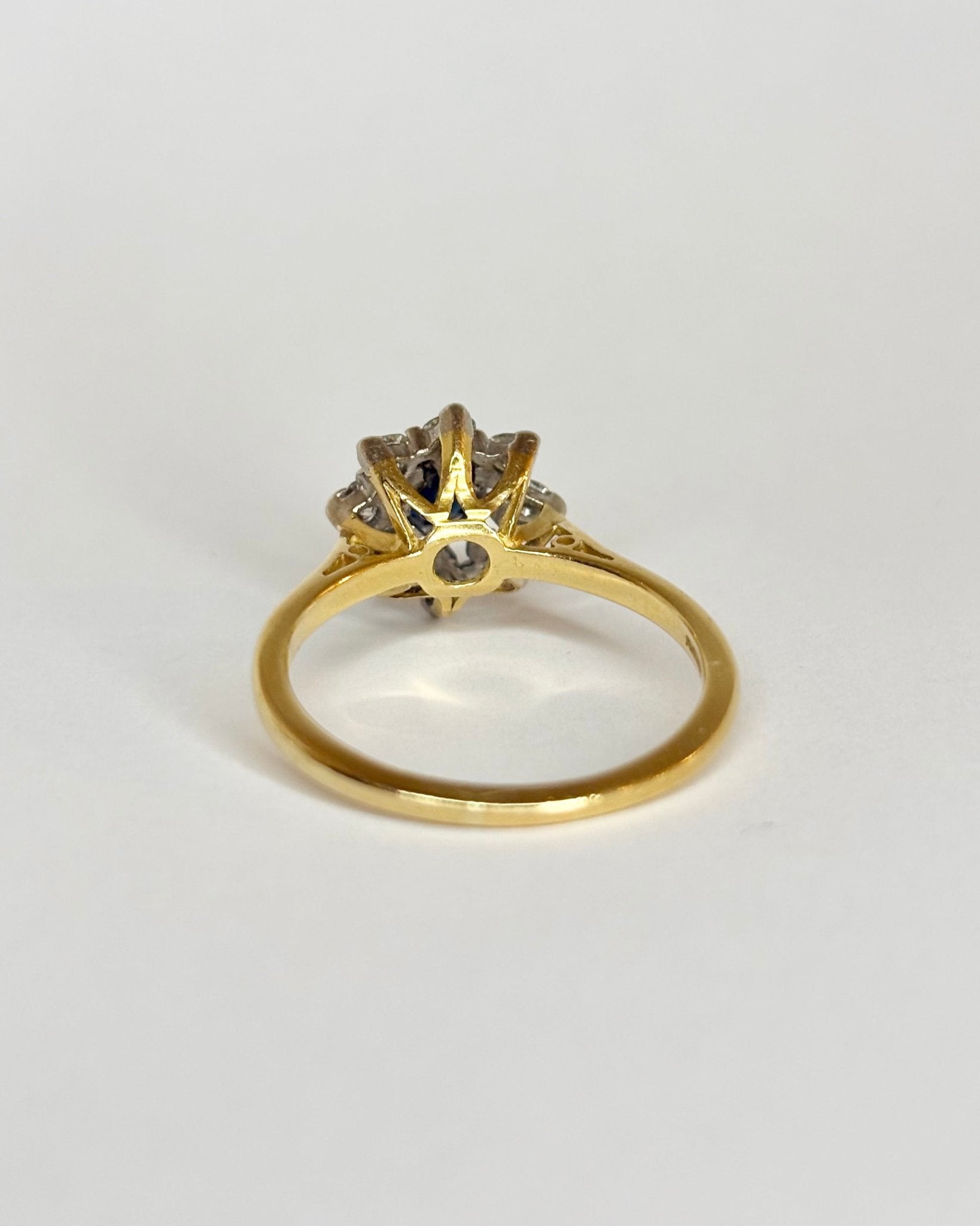 Bague Marguerite Saphir 0.84 carat &amp; Diamants 0.40 carat "Arya" - Elliade Paris