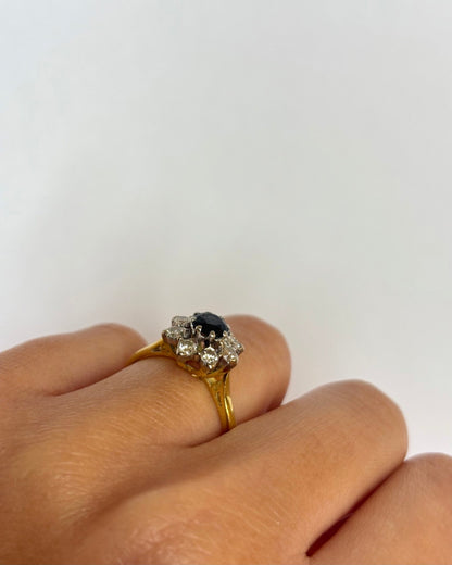 Bague Marguerite Saphir 0.84 carat &amp; Diamants 0.40 carat &quot;Arya&quot; - Elliade Paris