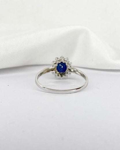 Bague Marguerite Saphir 0.85 carat &amp; 12 Diamants &quot;Cossina&quot; - Elliade Paris