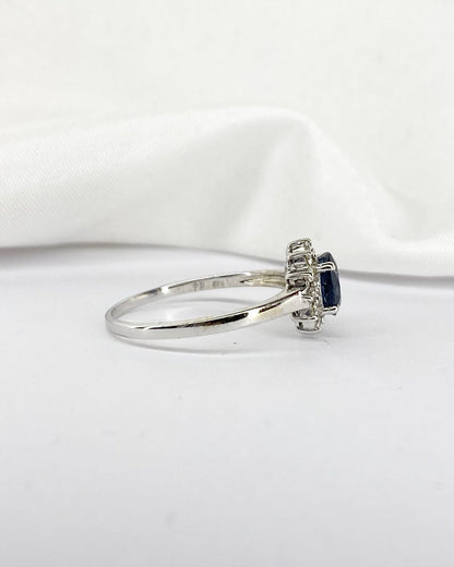 Bague Marguerite Saphir 0.85 carat &amp; 12 Diamants &quot;Cossina&quot; - Elliade Paris