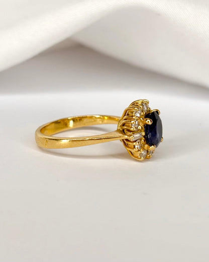Bague Marguerite Saphir 0.85 carat &amp; 12 Diamants "Sora" - Elliade Paris