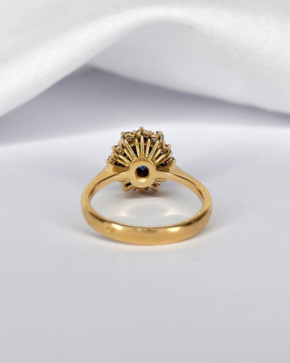 Bague Marguerite Saphir 0.85 carat &amp; 12 Diamants "Sora" - Elliade Paris