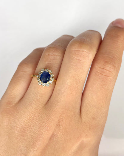 Bague Marguerite Saphir 0.85 carat &amp; 12 Diamants "Sora" - Elliade Paris