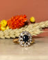 Bague Marguerite Saphir 0.85 Carat & 8 Diamants "Hennie" - Elliade Paris