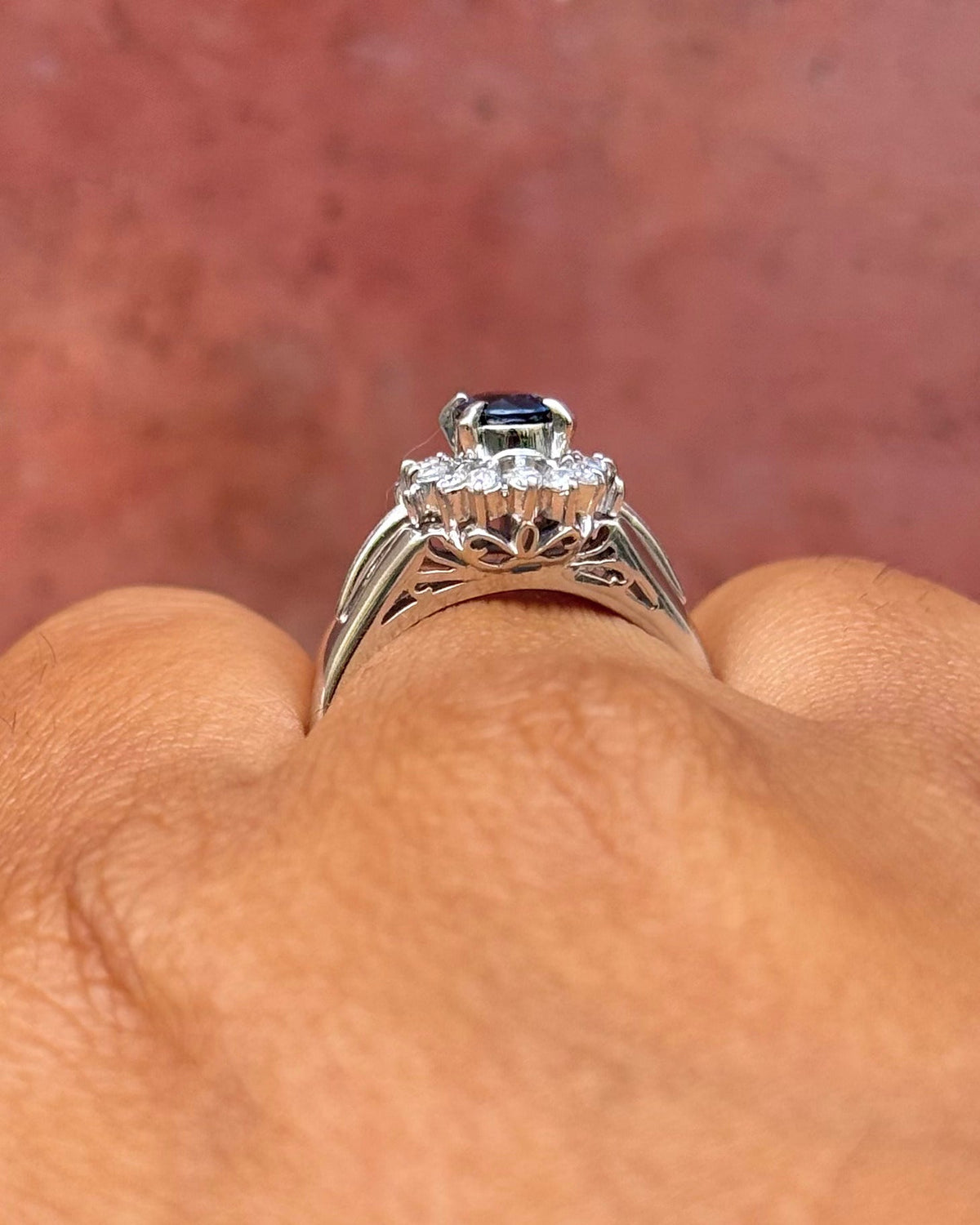 Bague Marguerite Saphir 0.85 carat &amp; Diamants 0.21 carat "Clarisse" - Elliade Paris
