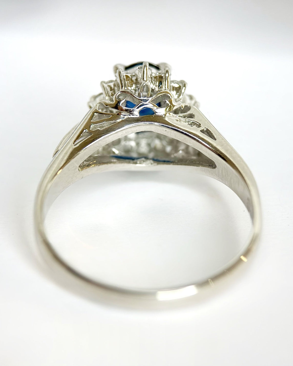 Bague Marguerite Saphir 0.85 carat &amp; Diamants 0.21 carat "Clarisse" - Elliade Paris