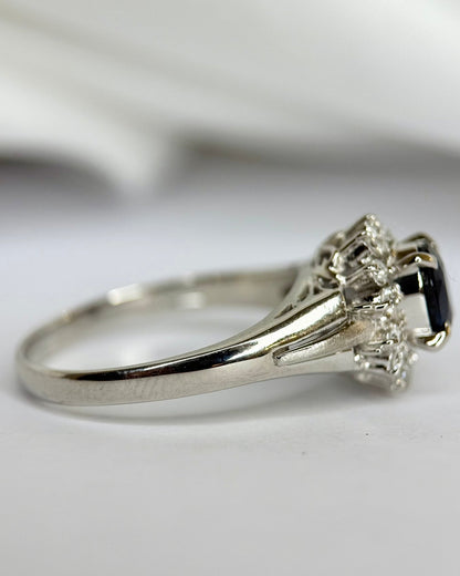 Bague Marguerite Saphir 0.85 carat &amp; Diamants 0.21 carat "Clarisse" - Elliade Paris