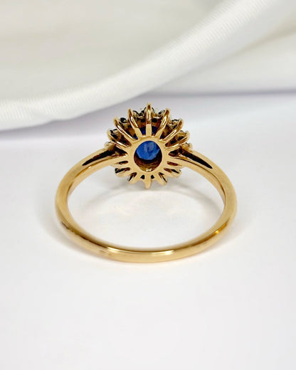 Bague Marguerite Saphir 0.85 carat &amp; Diamants 0.32 carat "Adriana" - Elliade Paris