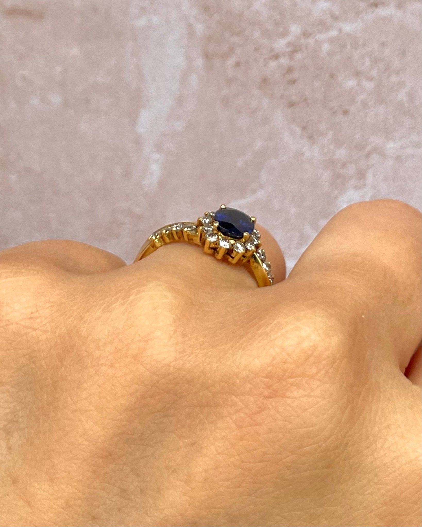 Bague Marguerite Saphir 0.85 carat &amp; Diamants 0.40 carat "Viviane" - Elliade Paris