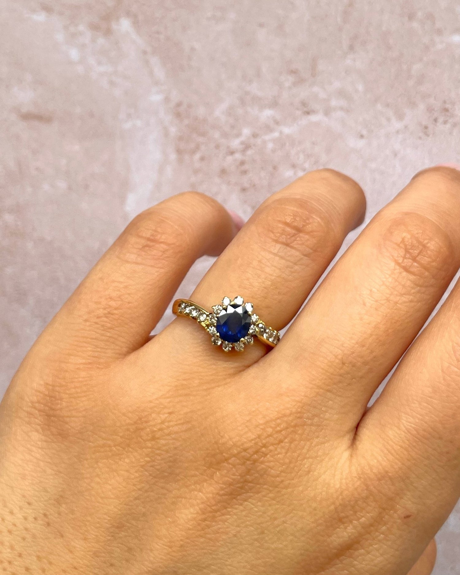 Bague Marguerite Saphir 0.85 carat &amp; Diamants 0.40 carat "Viviane" - Elliade Paris