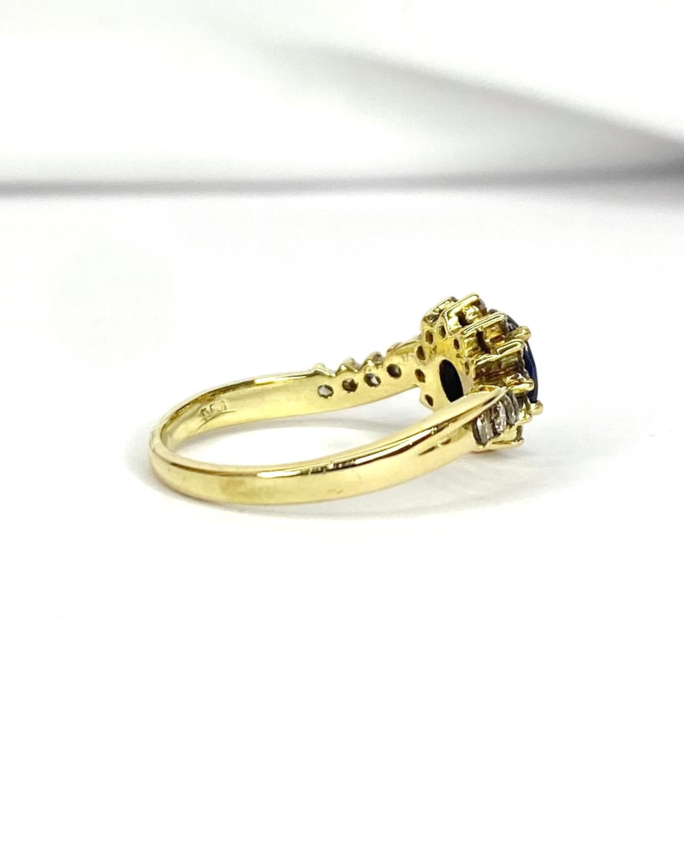 Bague Marguerite Saphir 0.85 carat &amp; Diamants 0.40 carat "Viviane" - Elliade Paris