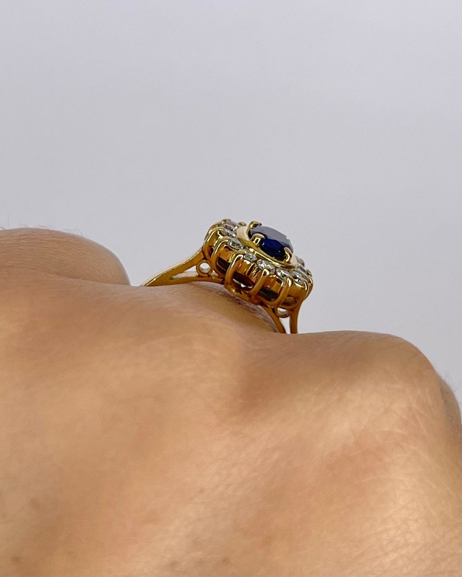 Bague Marguerite Saphir 0.85 carat &amp; Diamants 0.42 carat "Anna" - Elliade Paris