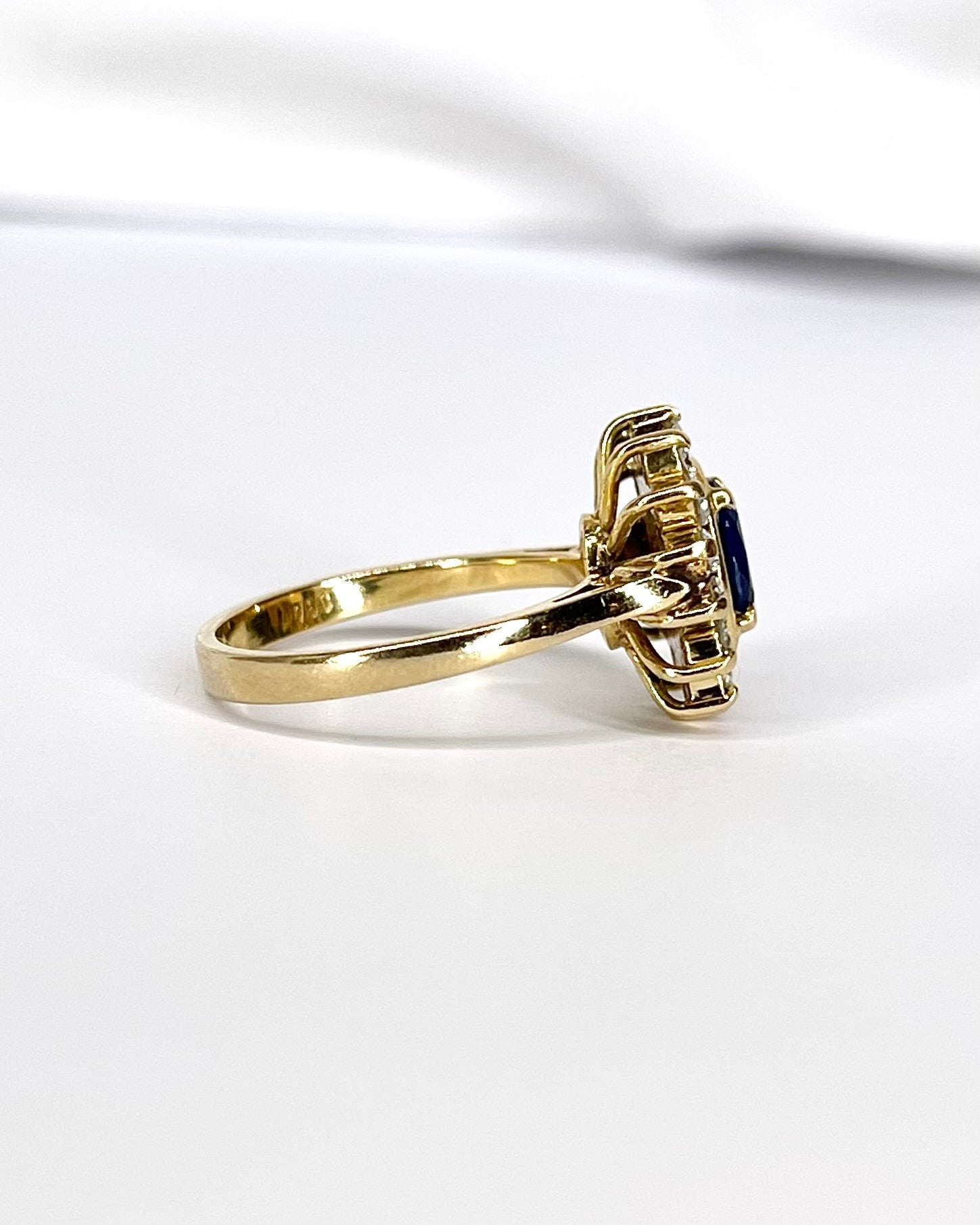 Bague Marguerite Saphir 0.85 carat &amp; Diamants 0.42 carat "Anna" - Elliade Paris