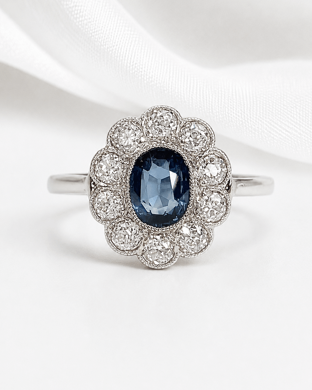 Bague Marguerite Saphir 0.85 carat &amp; Diamants 0.70 carat "Laurine" - Elliade Paris