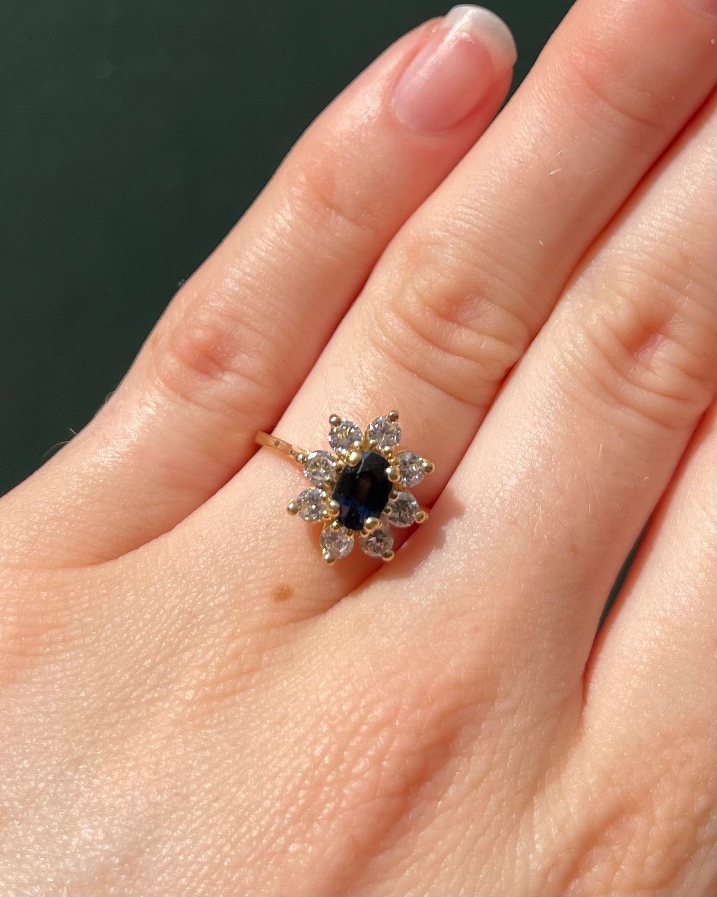 Bague Marguerite Saphir 0.85 carat &amp; Diamants "Claire" - Elliade Paris