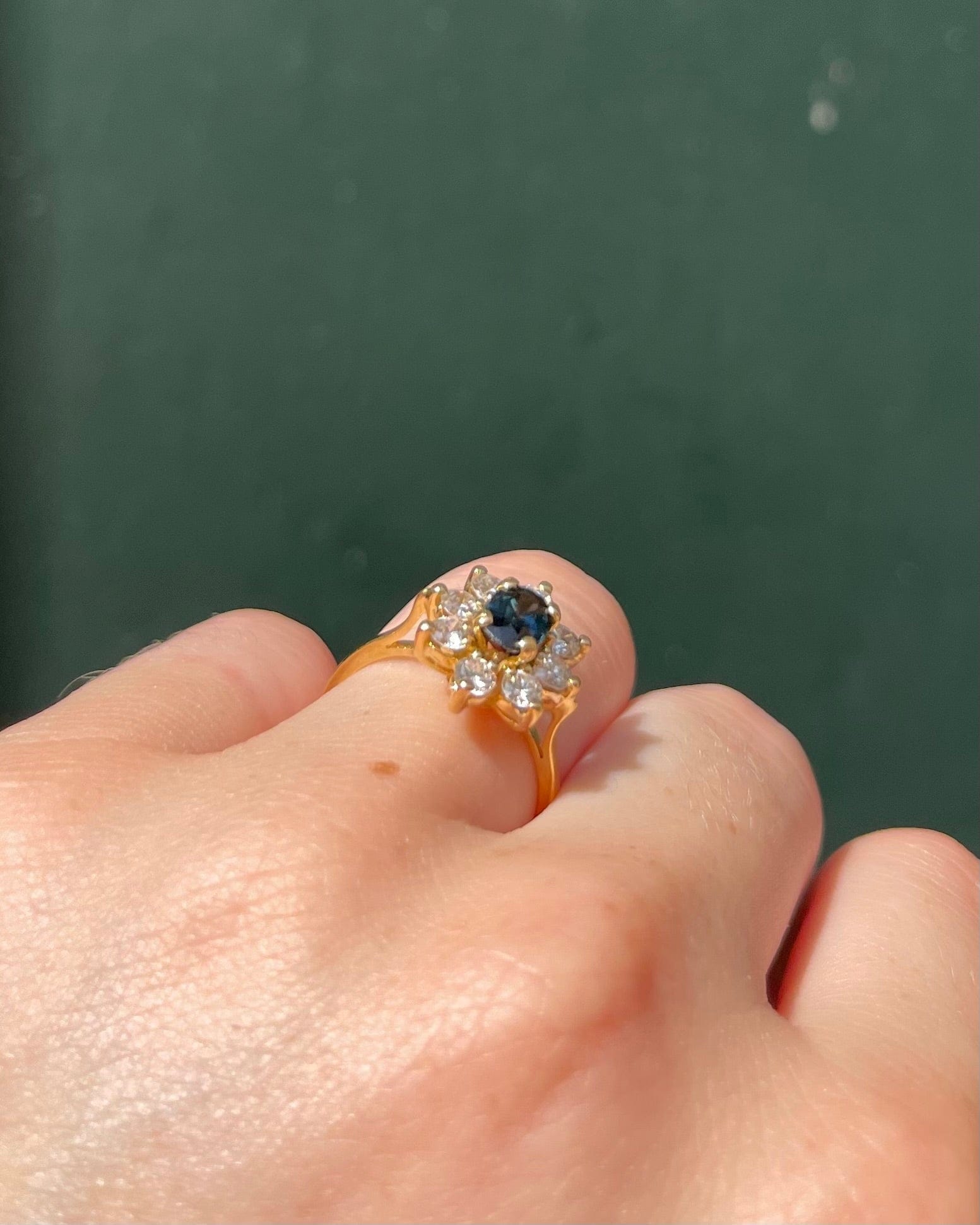 Bague Marguerite Saphir 0.85 carat &amp; Diamants "Claire" - Elliade Paris
