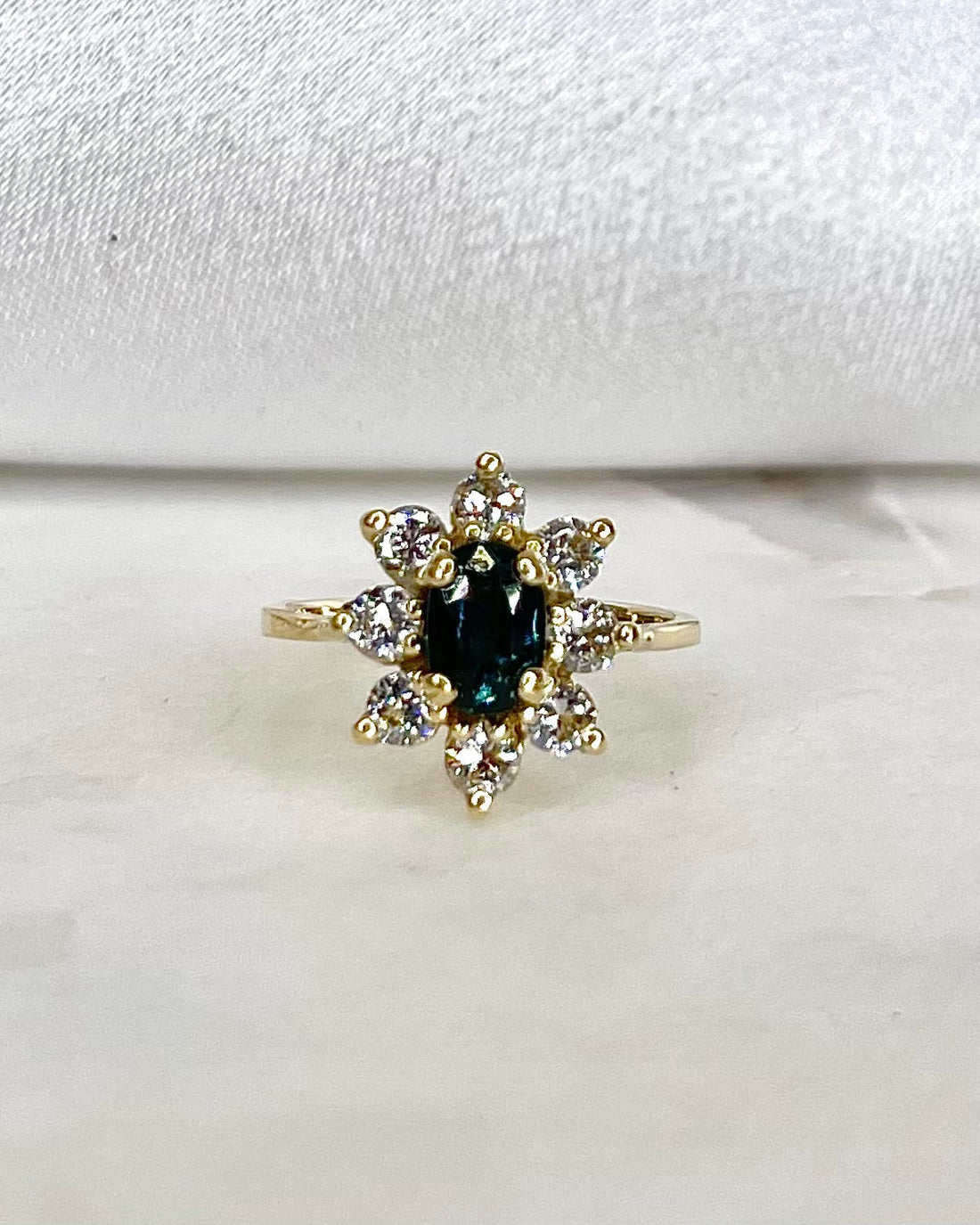 Bague Marguerite Saphir 0.85 carat &amp; Diamants &quot;Claire&quot; - Elliade Paris