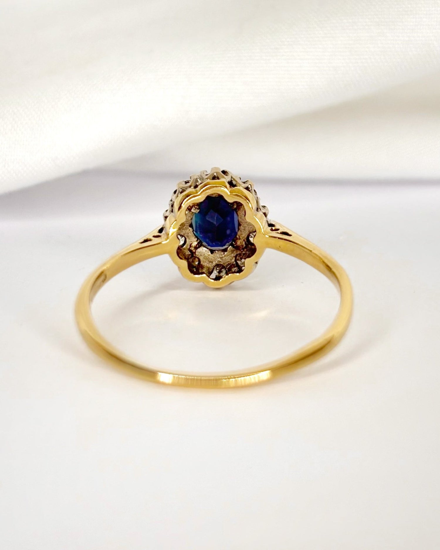 Bague Marguerite Saphir 0.85 carat &amp; Diamants "Erine" - Elliade Paris