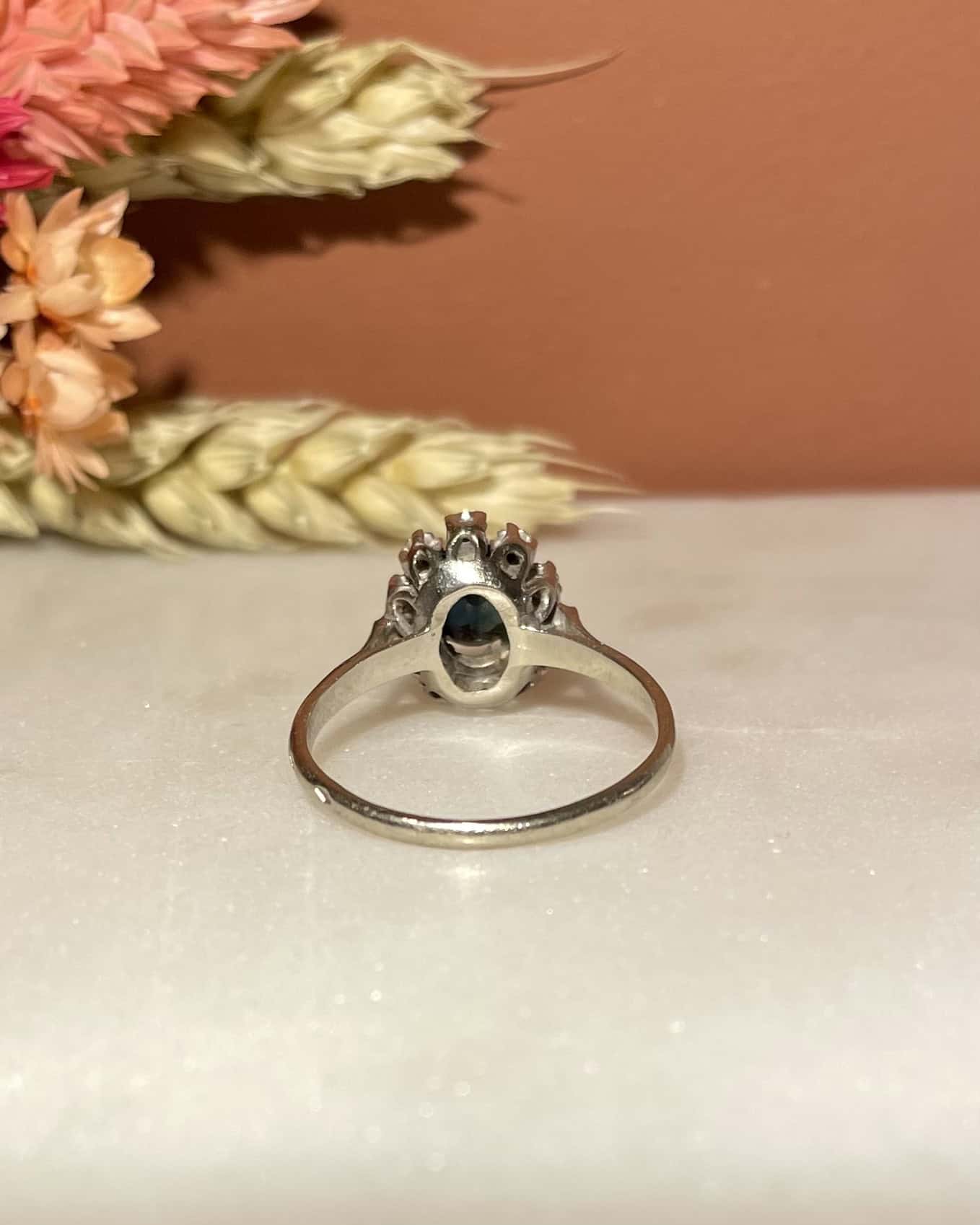 Bague Marguerite Saphir 0.85 Carat &amp; Diamants "Louana" - Elliade Paris