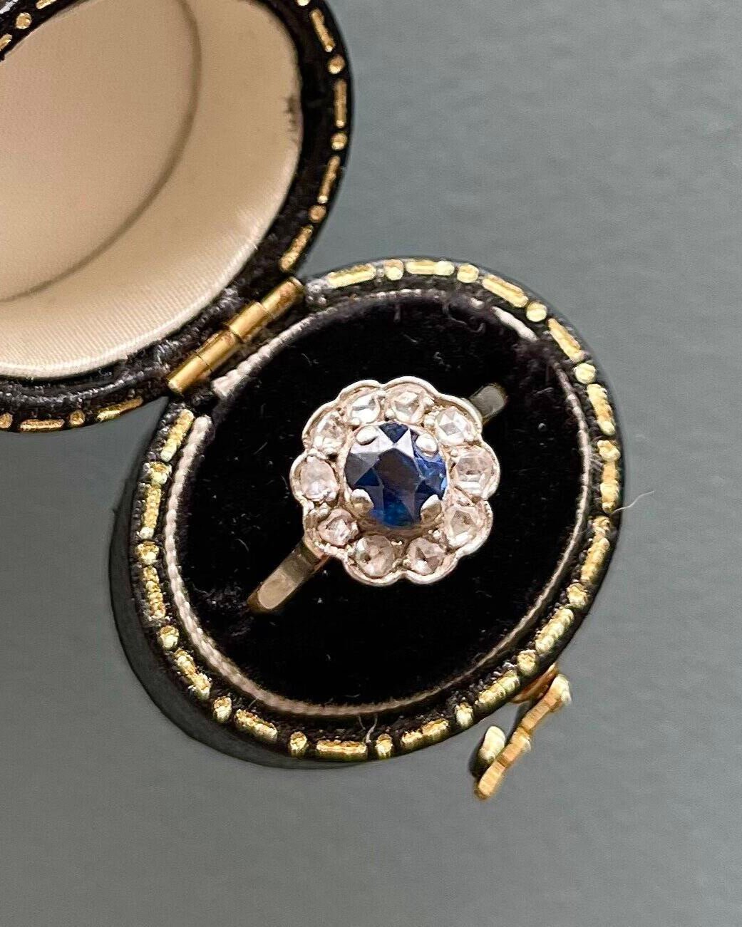 Bague Marguerite Saphir 0.85 Carat &amp; Diamants &quot;Melinda&quot; - Elliade Paris