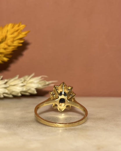 Bague Marguerite Saphir 0.85 carat &amp; Diamants &quot;Romy&quot; - Elliade Paris