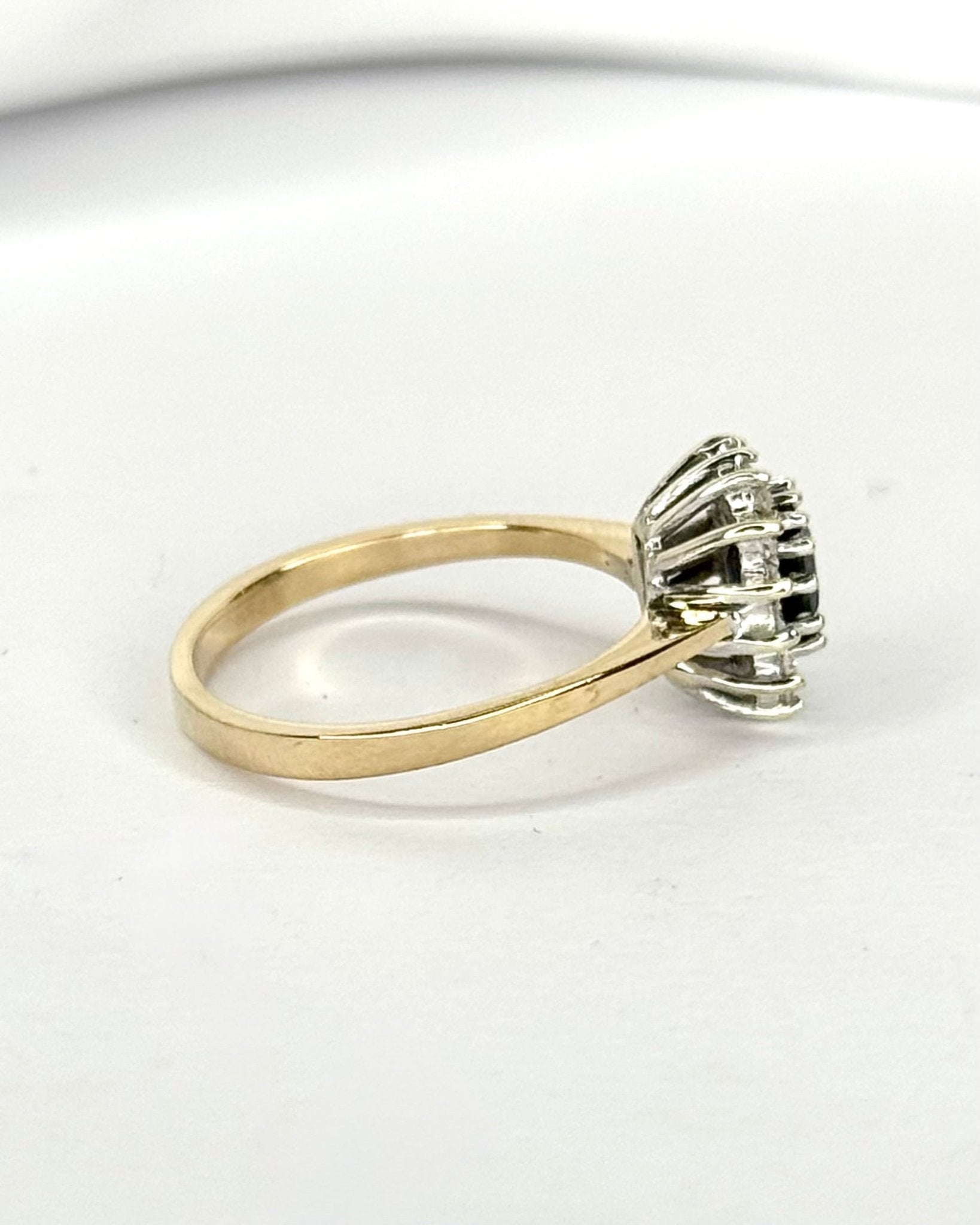 Bague Marguerite Saphir 0.87 carat &amp; Diamants "Germaine" - Elliade Paris