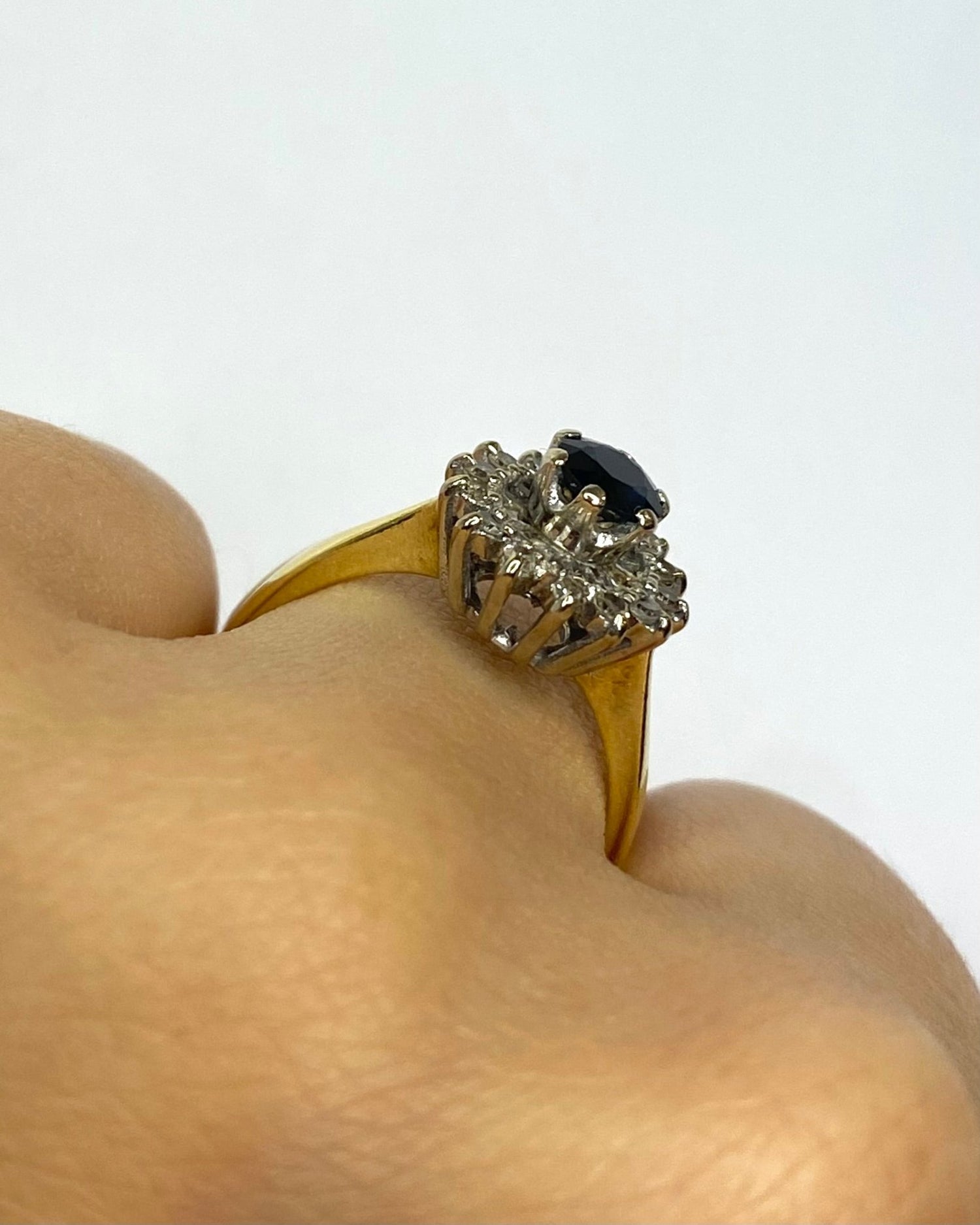 Bague Marguerite Saphir 0.87 carat &amp; Diamants "Violaine" - Elliade Paris