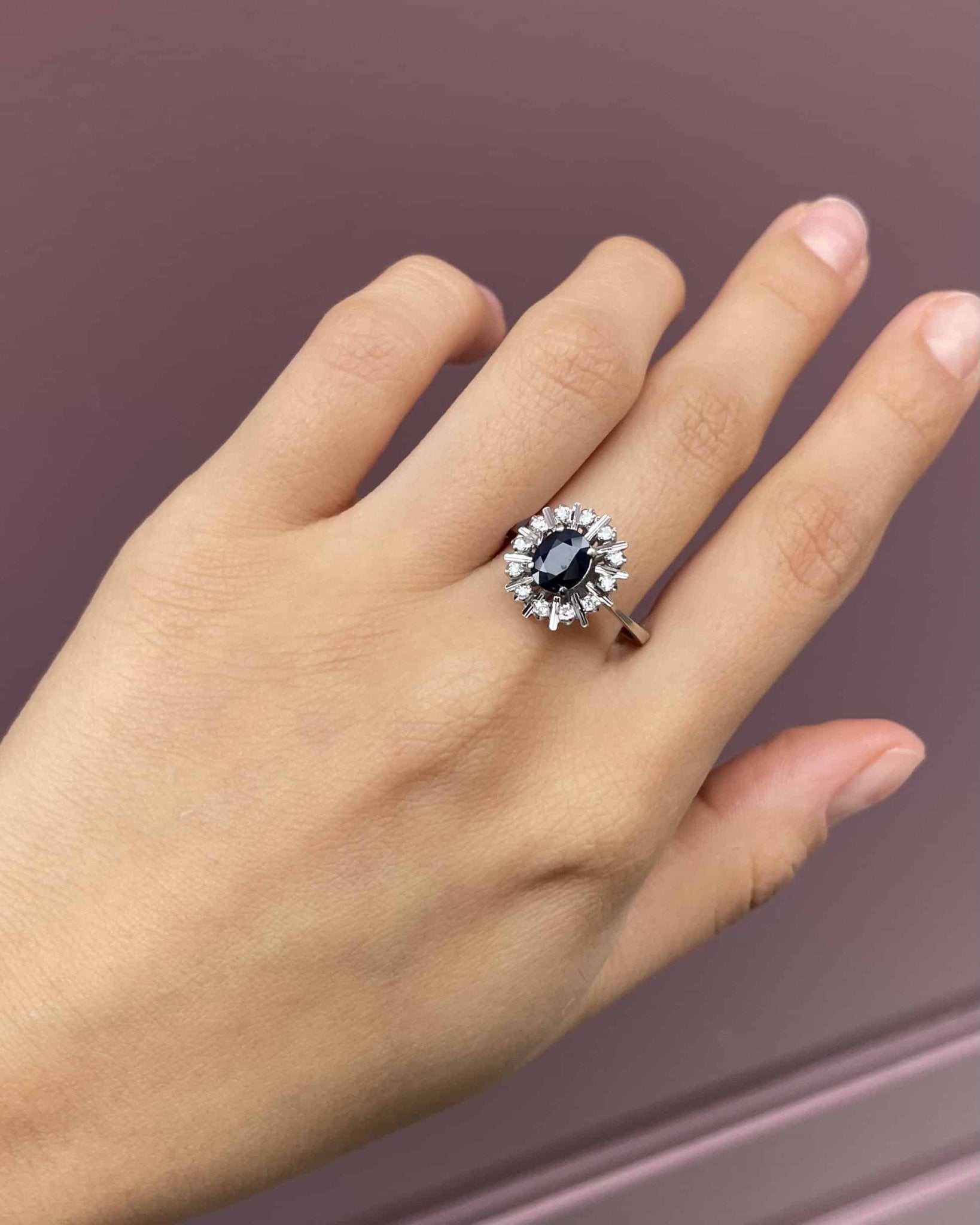 Bague Marguerite Saphir 0.90 Carat &amp; 12 Diamants &quot;Carla&quot; - Elliade Paris