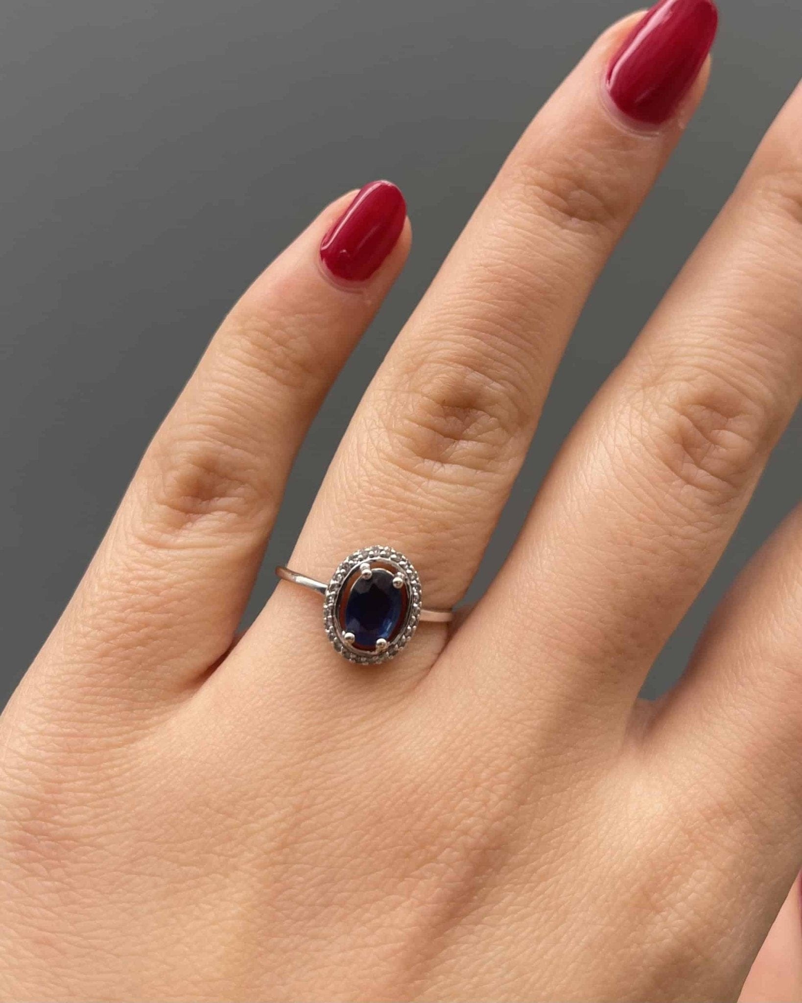 Bague Marguerite Saphir 0.90 carat &amp; 26 Diamants "Nadège" - Elliade Paris