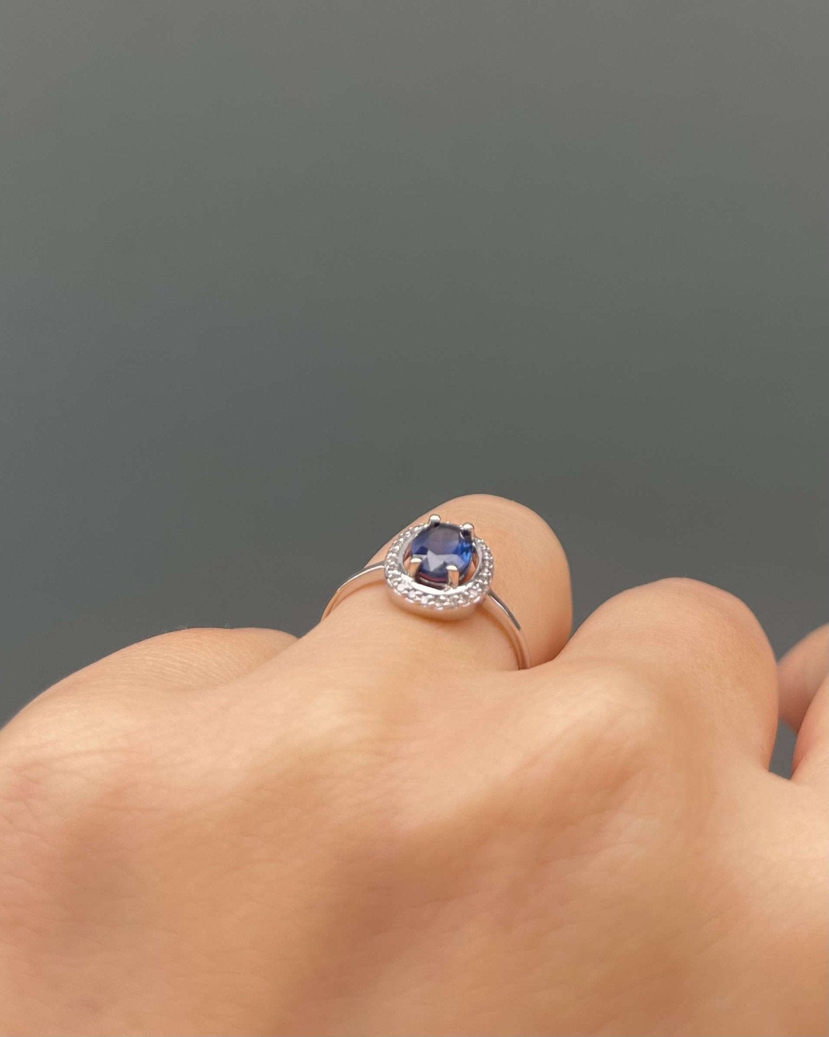 Bague Marguerite Saphir 0.90 carat &amp; 26 Diamants "Nadège" - Elliade Paris