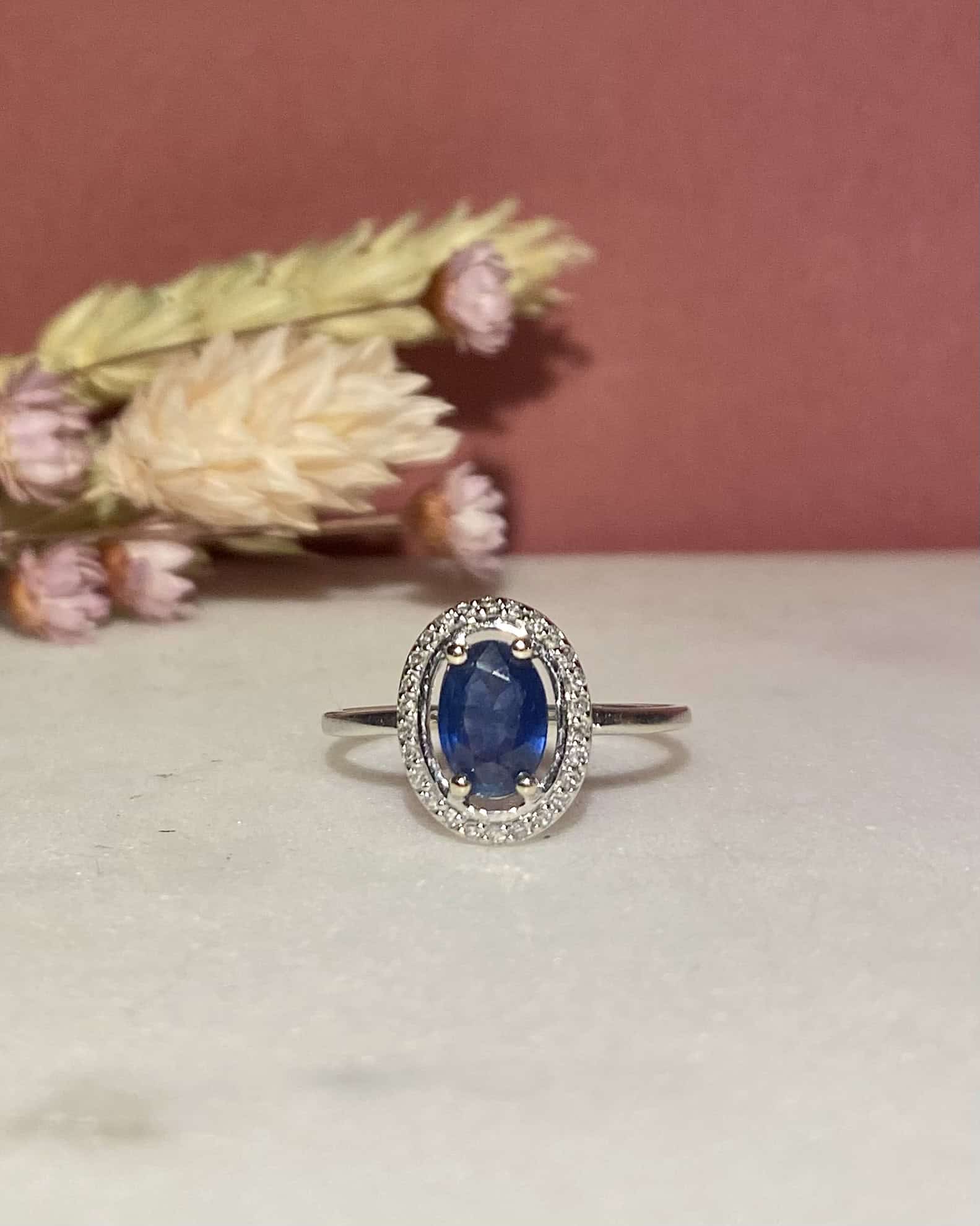 Bague Marguerite Saphir 0.90 carat &amp; 26 Diamants "Nadège" - Elliade Paris