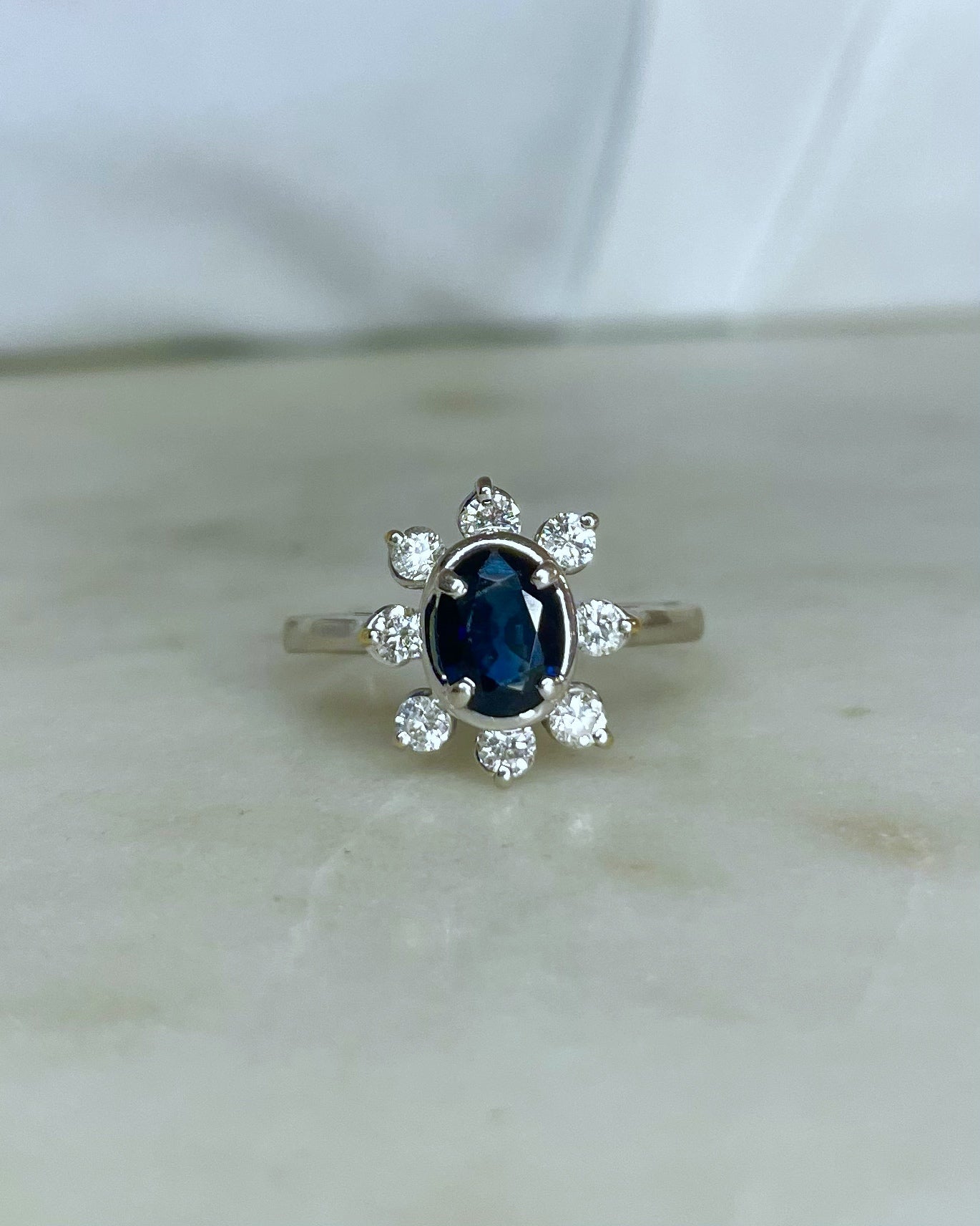 Bague Marguerite Saphir 0.90 carat &amp; Diamants “Anastasie” - Elliade Paris