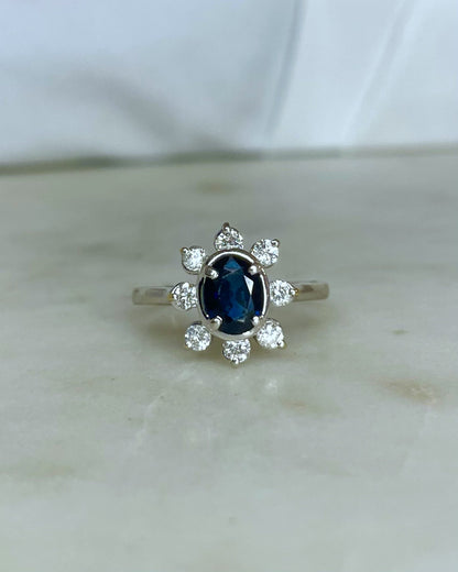 Bague Marguerite Saphir 0.90 carat &amp; Diamants “Anastasie” - Elliade Paris