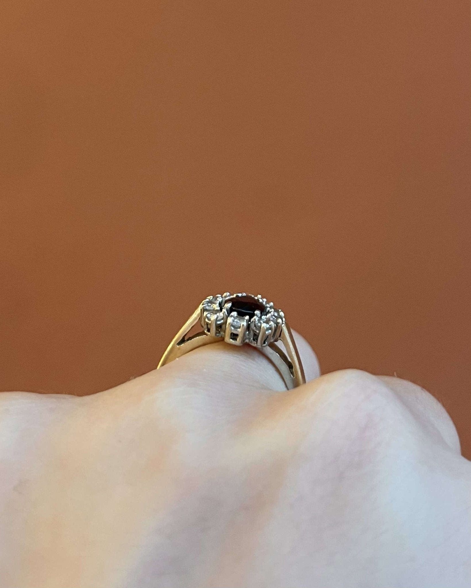 Bague Marguerite Saphir 0.90 carat &amp; Diamants "Betty" - Elliade Paris