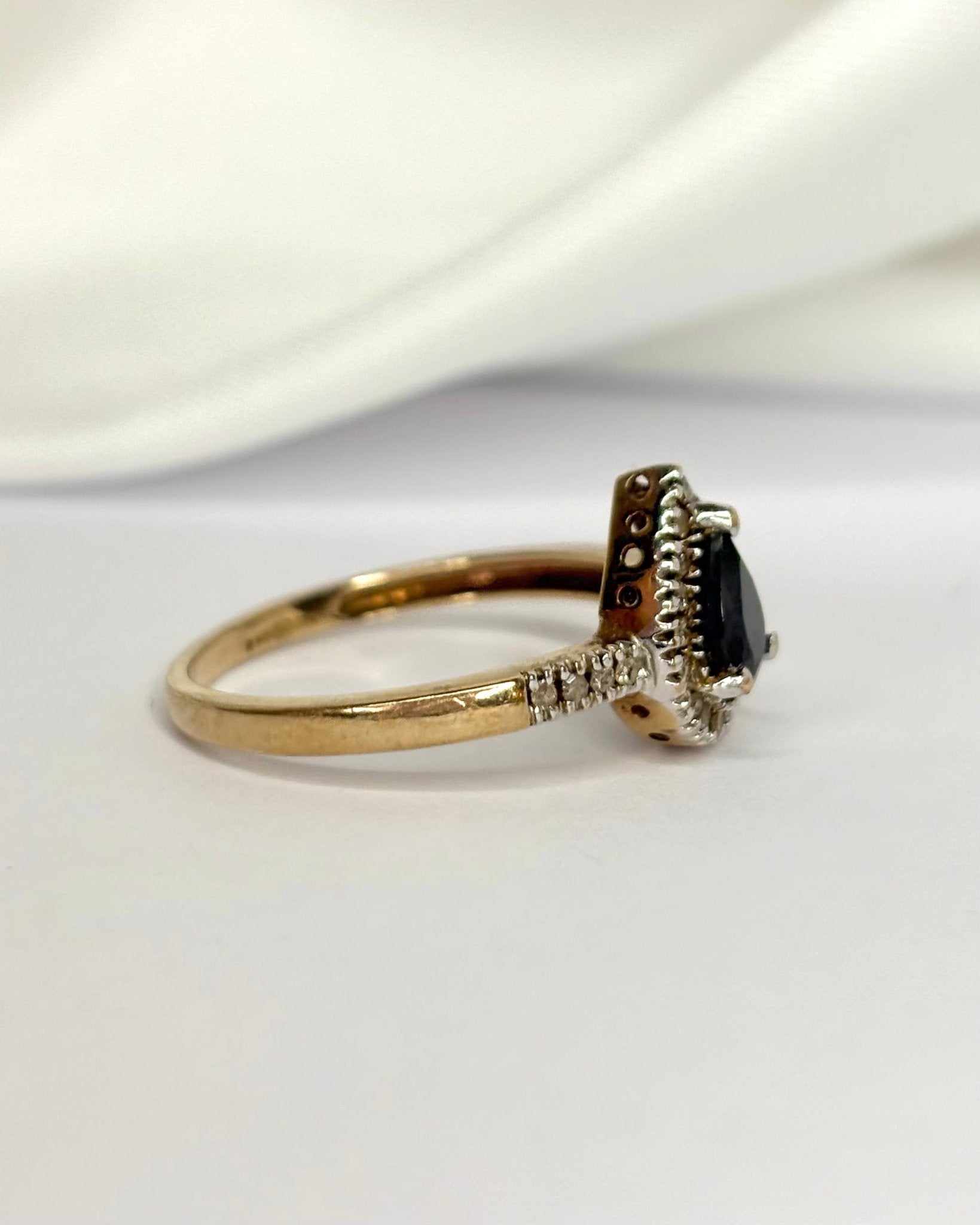 Bague Marguerite Saphir 0.90 carat &amp; Diamants "Rita" - Elliade Paris