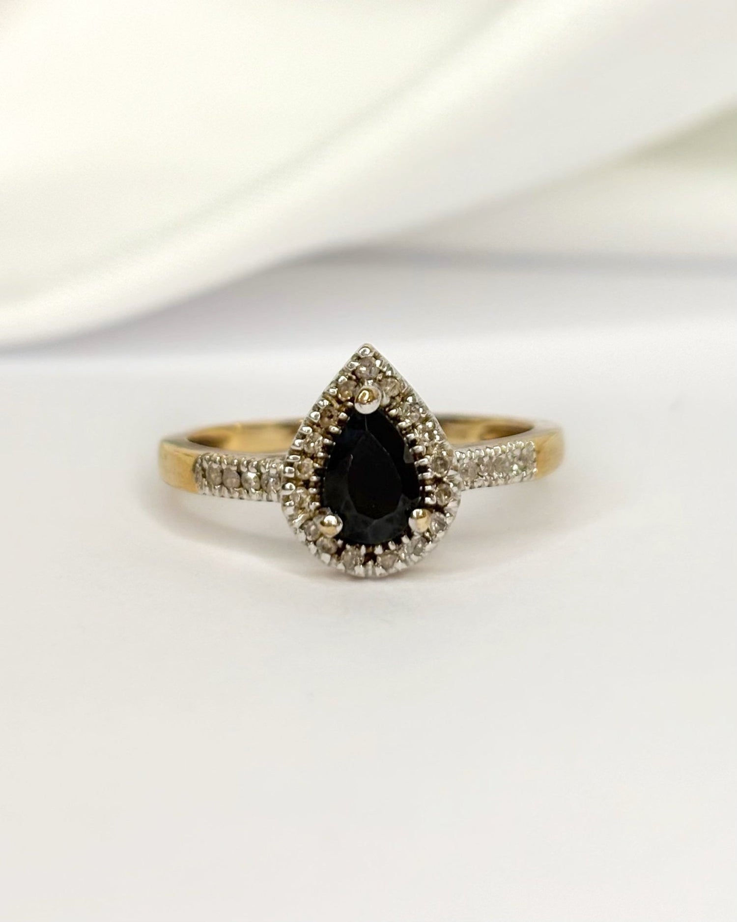 Bague Marguerite Saphir 0.90 carat &amp; Diamants "Rita" - Elliade Paris