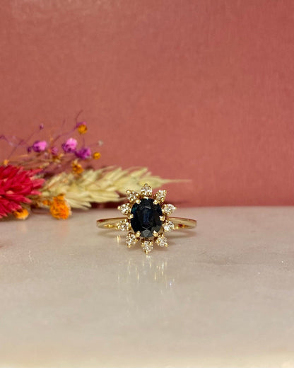Bague Marguerite Saphir 0.90 Carat &amp; Diamants &quot;Ronnie&quot; - Elliade Paris