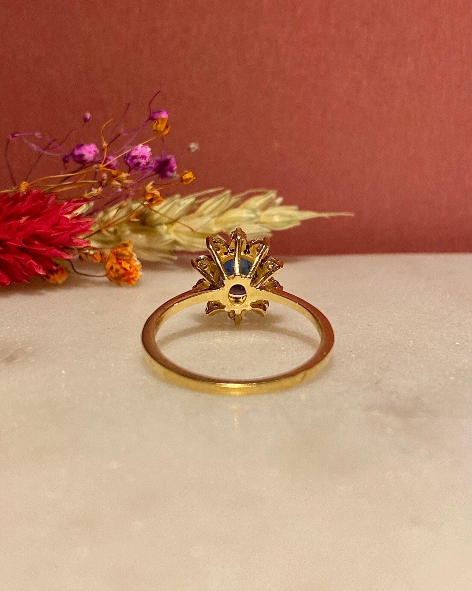 Bague Marguerite Saphir 0.90 Carat &amp; Diamants "Ronnie" - Elliade Paris