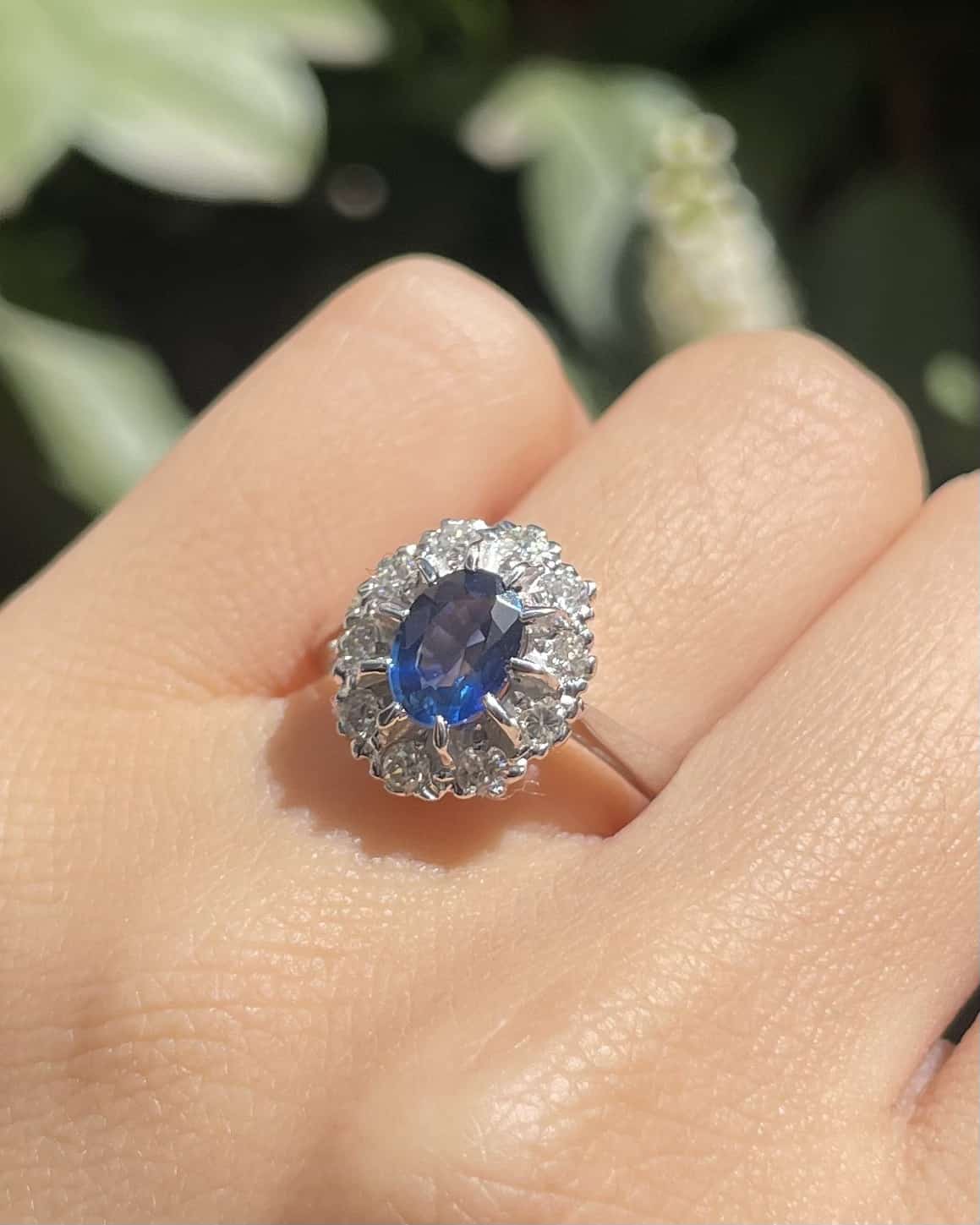 Bague Marguerite Saphir 0.90 carat &amp; Diamants "Sahara" - Elliade Paris