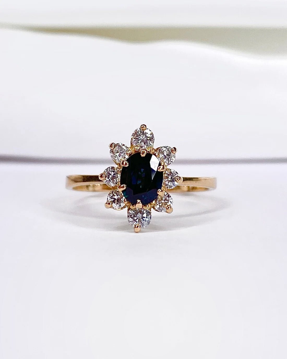 Bague Marguerite Saphir 0.91 carat &amp; Diamants 0.52 carat "Léna" - Elliade Paris