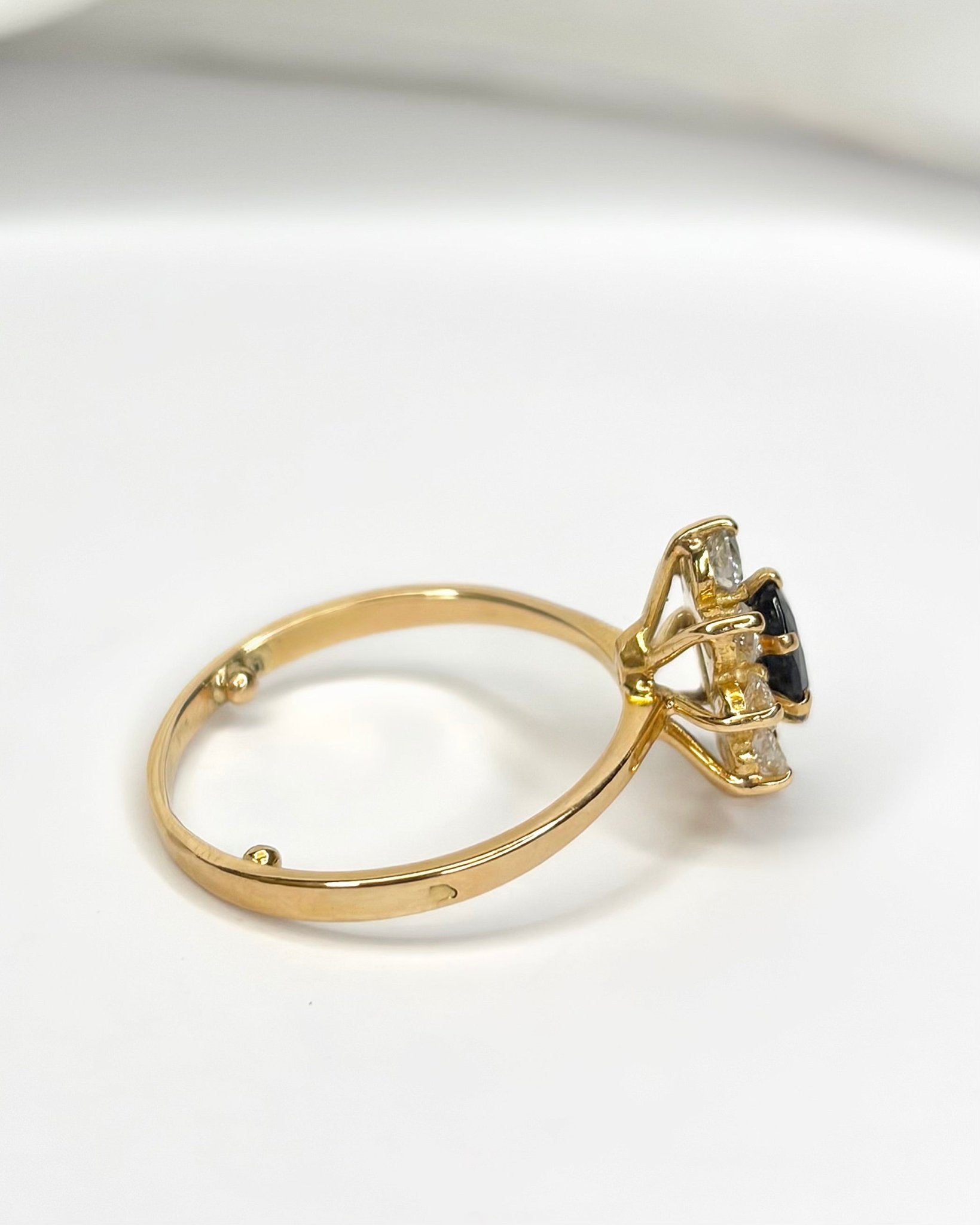 Bague Marguerite Saphir 0.91 carat &amp; Diamants 0.52 carat "Léna" - Elliade Paris