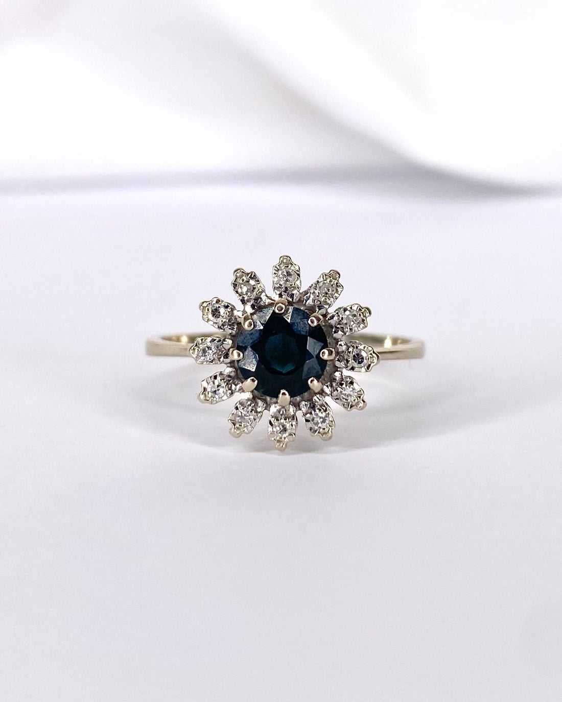 Bague Marguerite Saphir 0.93 carat &amp; Diamants "Alicia" - Elliade Paris
